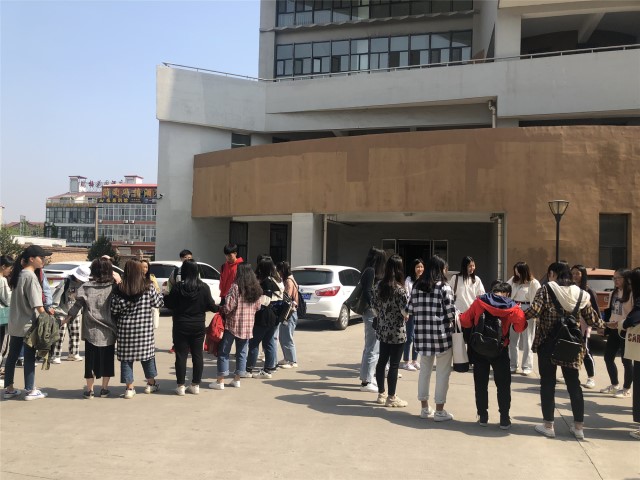 【完满班级】“艺”口同声——外国语言文学系英语1702班、英语1704班5月完满班级活动