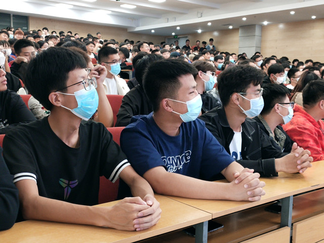 【辅导员说完满】明辨是否远离诈骗 做一个眼中有光的人——智能工程学院22级辅导员说完满