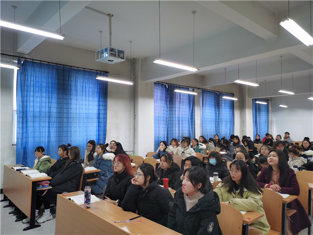 【主题团日活动】2018级深入学习重要思想读本《习近平与大学生朋友们》——会计1801—1806团支部、财务2006—2008团支部主题团日活动