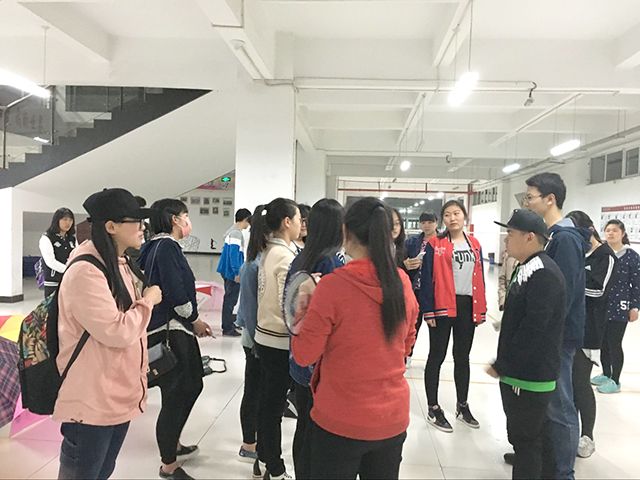 【完满班级】舞动青春 谁“羽”争锋——远景学院1501班、1502班据举办完满班级活动