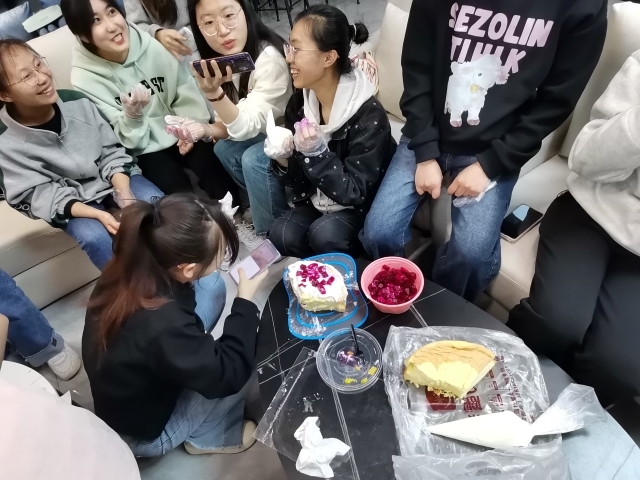 【完满团支部】时光恰好 相约春天——经济与管理学院金融2001班完满团支部活动
