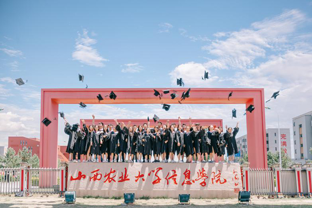 【完满班级】这一年 我无比怀念那年——艺术传媒学院 2014级视觉、产品、服装专业创意毕业照完满班级活动