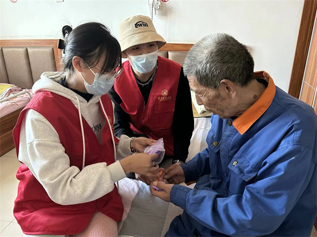 巧手捏泥人 指尖传非遗——淬炼·国际商学院传承专项志愿服务队10月活动