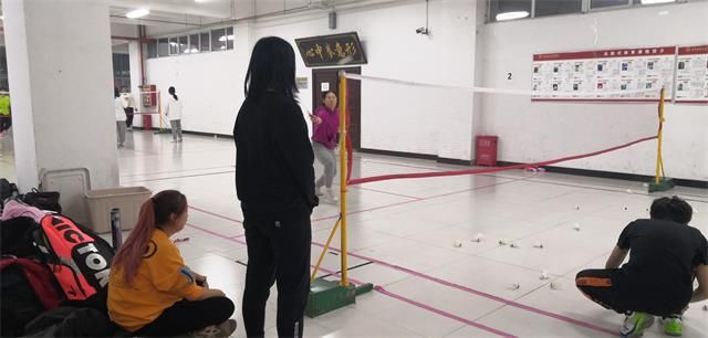 【完满班级】羽动你我 挥洒青春汗水——艺术传媒学院视觉1804班“青春洋溢，羽你想伴”羽毛球大赛完满活动