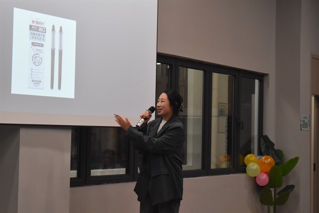 灯光初上展“新”声 我与梦想同裳——淬炼·国际商学院第十一届“挑战未知 超越自我”主持朗诵大赛