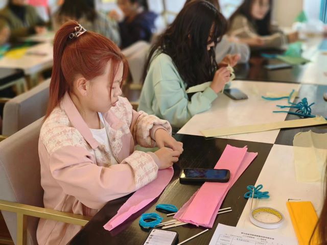 【完满团支部】爱满公益雷锋月 情满美丽——商务英语学院英语2101完满团支部活动