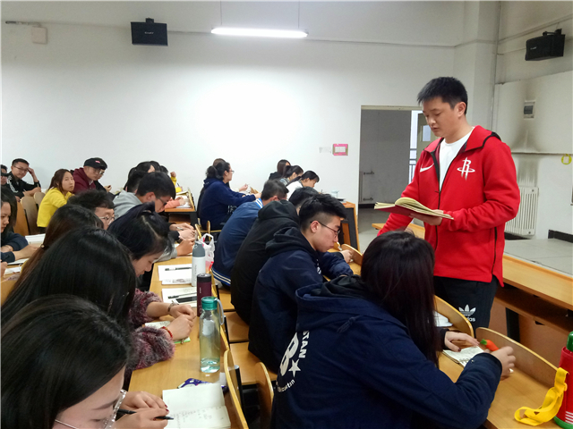 【辅导员说完满】成为你的“摆渡人”——淬炼商学院举办“辅导员说完满”专题活动(一)