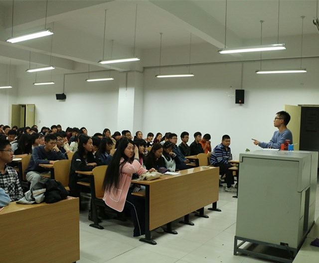 【辅导员说完满】经管系2015级10月“辅导员说完满”活动