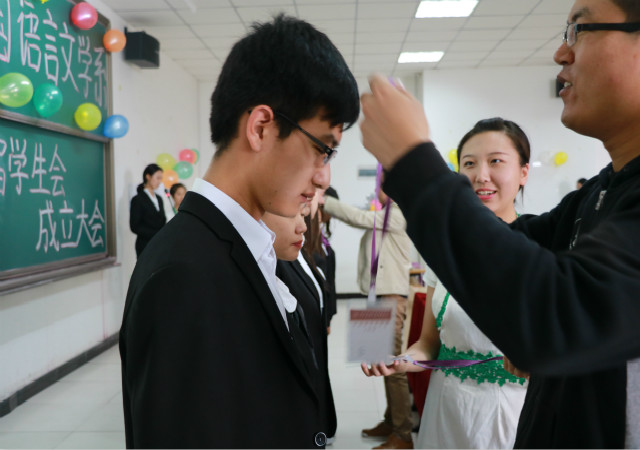 外语系举办第四届学生会成立大会