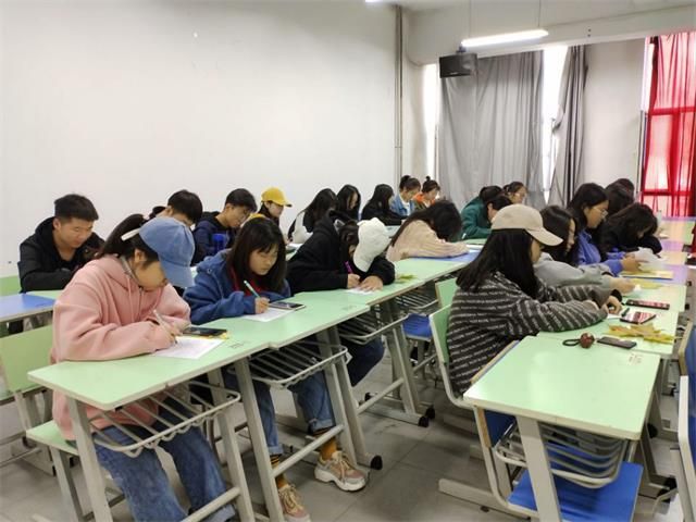 【完满班级】致信未来 展望梦想彼岸——艺术传媒学院2018级视觉1804班致未来的一封信