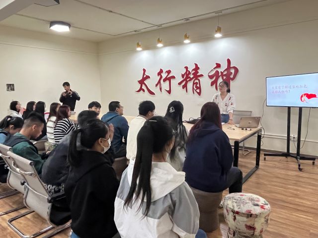 缅怀革命先烈 弘扬民族精神——大数据学院、信息工程学院“星火”党员专项志愿服务队