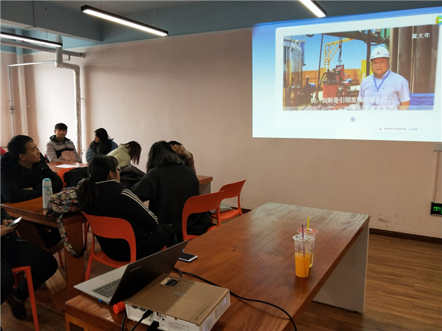 【主题团日】砥砺奋进四十年 青春献礼谱新篇——淬炼商学院17级开展主题团日活动