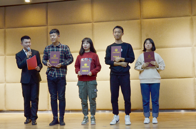 淬炼商学院举办第五届“余音绕梁 致敬经典”电影配音大赛