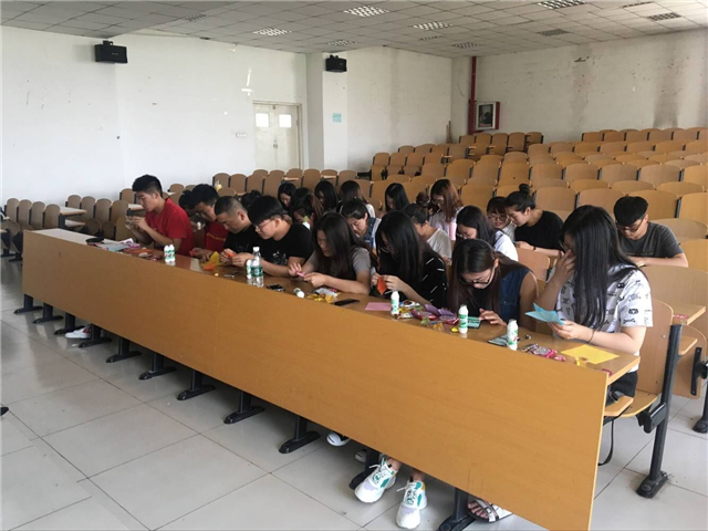 【完满班级】童心未泯  回味童年——淬炼商学院六月完满班级主题活动（一）