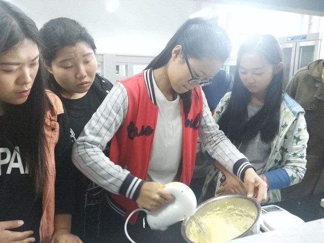 【社团快讯】“焙”舌尖美食 “行”绿色时尚