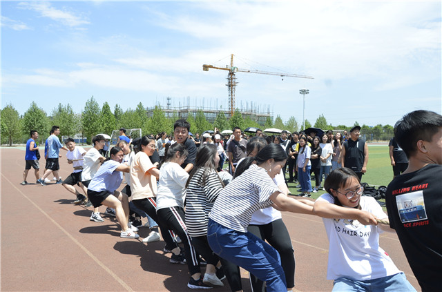 淬炼商学院举办第五届“淬炼杯”拔河比赛