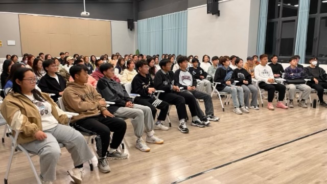 【辅导员说完满】虽然很苦 但我还是想要滚烫的人生——经济与管理学院2022级辅导员说完满活动