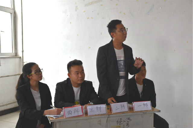 群雄舌战展雄风 争锋相对辩天下——“唇枪舌剑”经济管理系举办第六届辩论赛