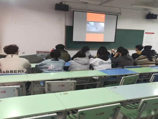 【完满班级】学习雷锋好榜样 快乐成长正航向——艺术传媒学院动画2002班主题活动