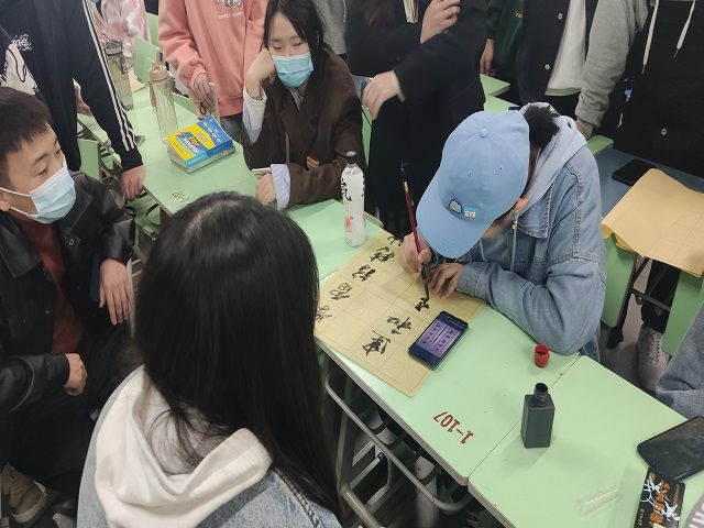 【完满班级】落笔留墨 书写雷锋精神——环设1803班雷锋主题毛笔字书法大赛