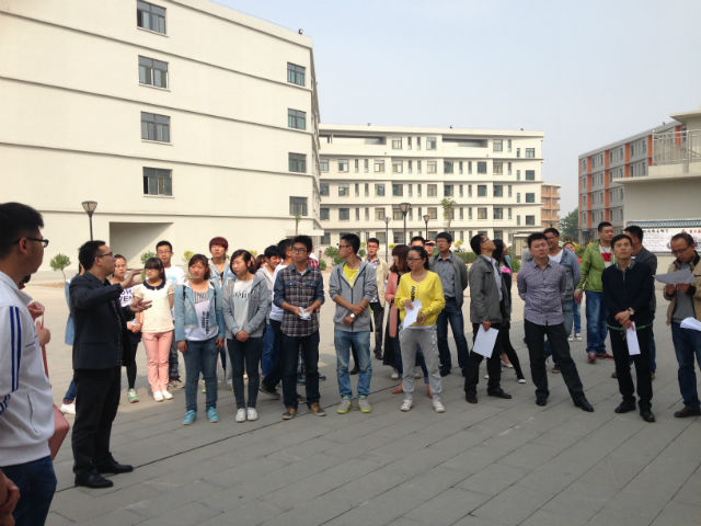 卓越教育委员会组织相关师生实地考察校内活动场地资源
