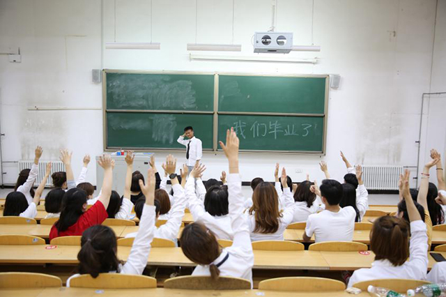 【完满班级】这一年 我无比怀念那年——艺术传媒学院 2014级视觉、产品、服装专业创意毕业照完满班级活动