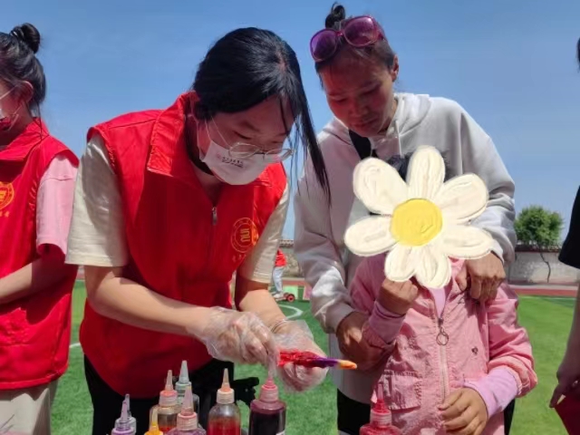 成长足迹 尽享趣味童年——哥哥姐姐拍拍你之一场别开生面的“六一”游园会