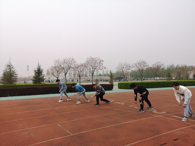 【完满班级】“青春无畏 为爱前行”趣味接力赛——软件1802班完满班级