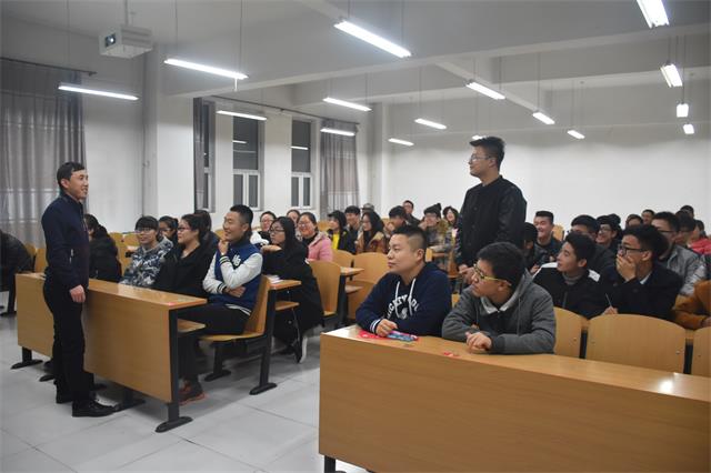 【辅导员说完满】信息工程系2014级辅导员说完满之“与时间赛跑与青春同行”