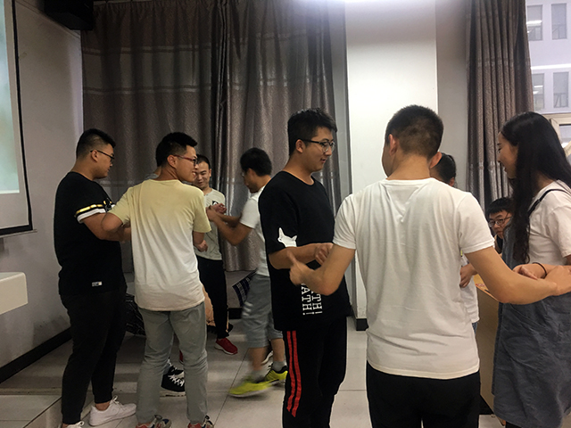 【完满班级】“汇集青春力量 享受完满时光”趣味班会——大数据学院、信息工程学院计科1702班完满班级活动