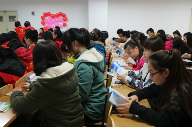 传递正能量第318期:外语系“行动起来,向零艾滋迈进”主题宣讲活动