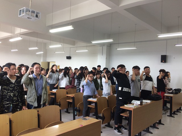 【主题团日】砥砺前行的我们——淬炼商学院举办“学习习近平总书记北大讲话”主题团日活动