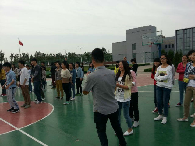 显乒乓魅力 展营销风采 ——记工管系12级市场营销专业班级活动