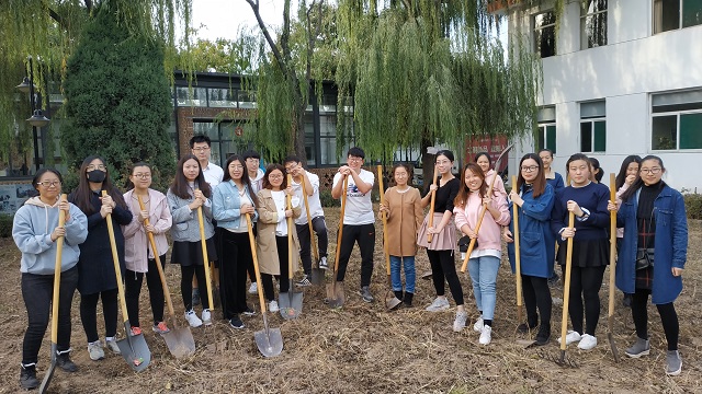 【辅导员说完满】 深秋 右岸剪影 双手筑就美好的家园——远景学院16级辅导员说完满