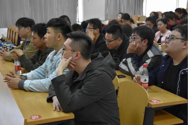 【辅导员说完满】鲜衣怒马少年时 声声嘱咐诉离愁——经济管理系举办2014级毕业分享交流会