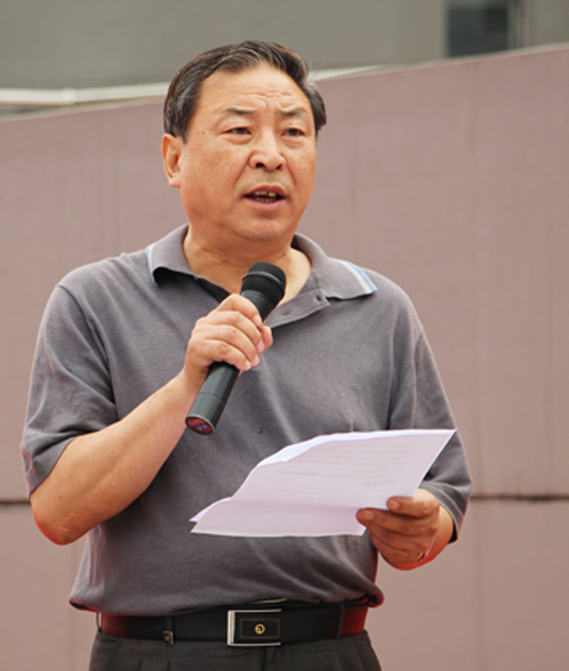 2014届毕业生孟繁雄花圃捐赠仪式顺利举行
