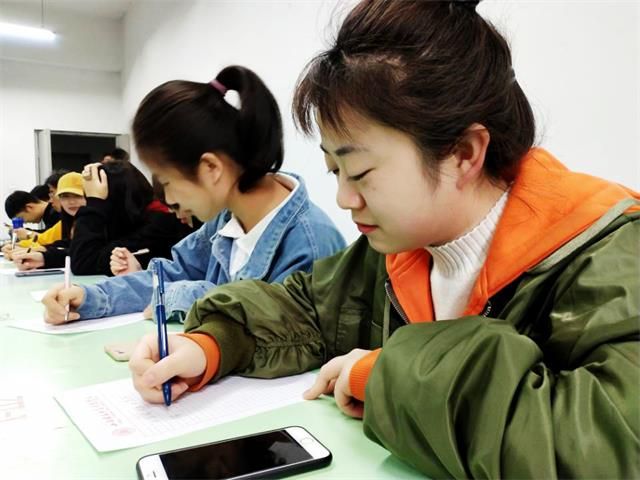 【完满班级】致信未来 展望梦想彼岸——艺术传媒学院2018级视觉1804班致未来的一封信