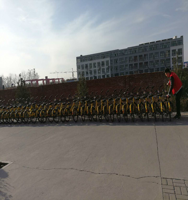 【完满班级】暖阳下的善行 大手小手一起干——环科系环科1601班举办“善”行青春主题活动