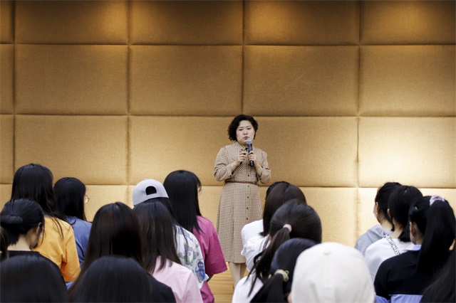 第28期“她说·女生学堂 ”:青春路上 携手体悟同伴之道