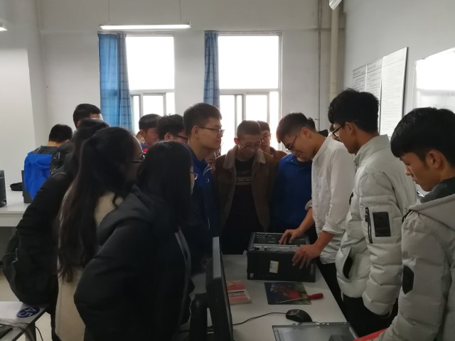 【社团快讯】硬件天空 谁与争锋——信息工程系举办第三届“e路同行”计算机综合技能大赛