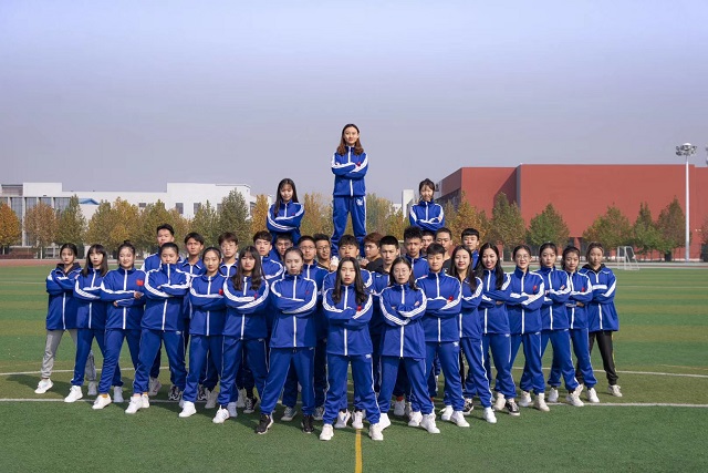 闪光的信院第253期：华丽绽放 舞姿飞扬 点亮梦想 这是“信院舞娘”龙起璞的故事。