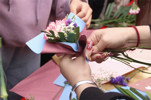 【女生节】艺巧蕙兰心 花满漾信院暨首届“最美的你”园艺插花大赛