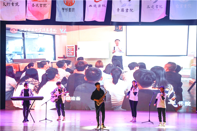 第100期乌马河周末文化广场“汇彩色之力 幸不负青春”主题晚会圆满落幕