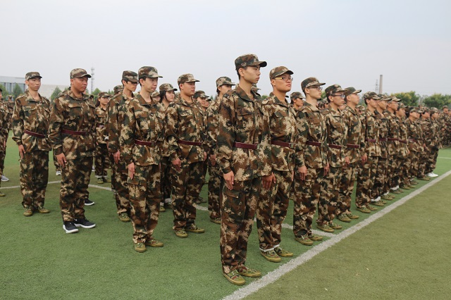 军训启航 青涩洗礼披正气——食品与环境学院2018级新生军训