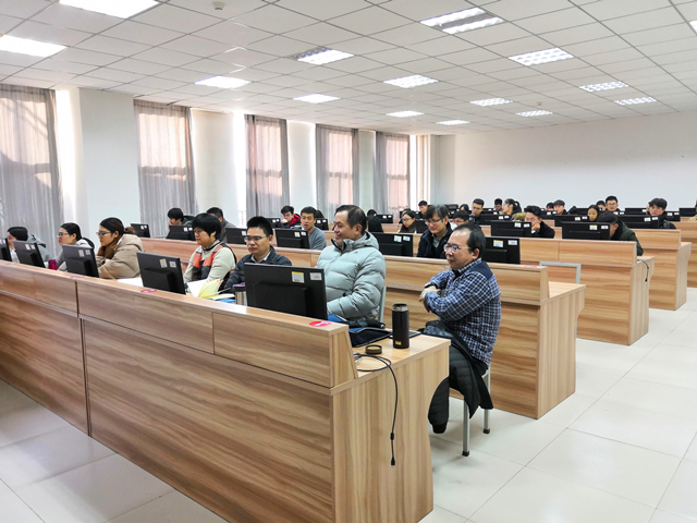 组织观看中央庆祝改革开放40周年大会现场直播