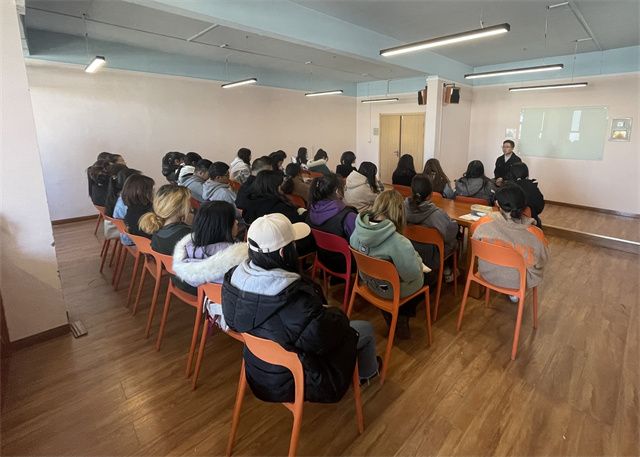 【完满班级】书脊之上 畅言阅读——艺术传媒学院数字媒体艺术2101班学业导师读书分享会