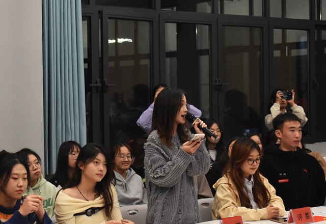 灯光初上展“新”声 我与梦想同裳——淬炼·国际商学院第十一届“挑战未知 超越自我”主持朗诵大赛