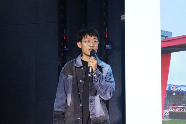 【辅导员说完满】花YOUNG忆韶华 迎完满之路——经济与管理学院2021级辅导员说完满活动