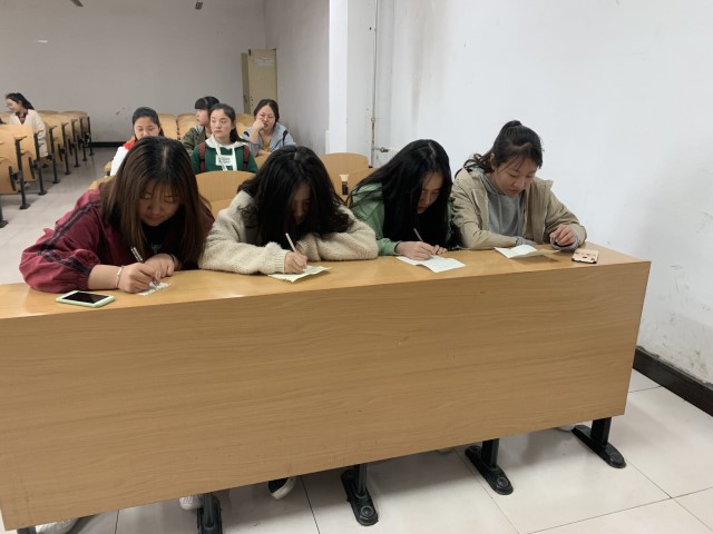 【完满班级】齐心协力 共创美好校园——外国语言文学系经贸1801班、涉外1801班、英语1807班4月完满班级活动