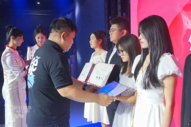 青春闪耀 这场结业酒会仪式感满满!
